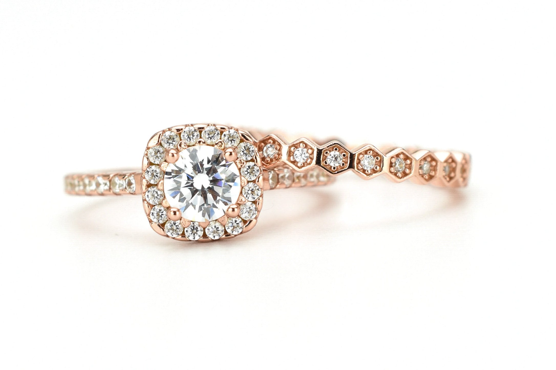 verlovingsring goud, gouden verlovingsring, zilveren verlovingsring, rosegouden verlovingsring, ring met stenen, solitaire zilveren ring met solitaire steen, vierkante ring, zilveren vierkante ring, gouden vierkante ring, ringenset goud, zilveren ringenset solitaire, Honeycomb Ring, Hexagon Ring