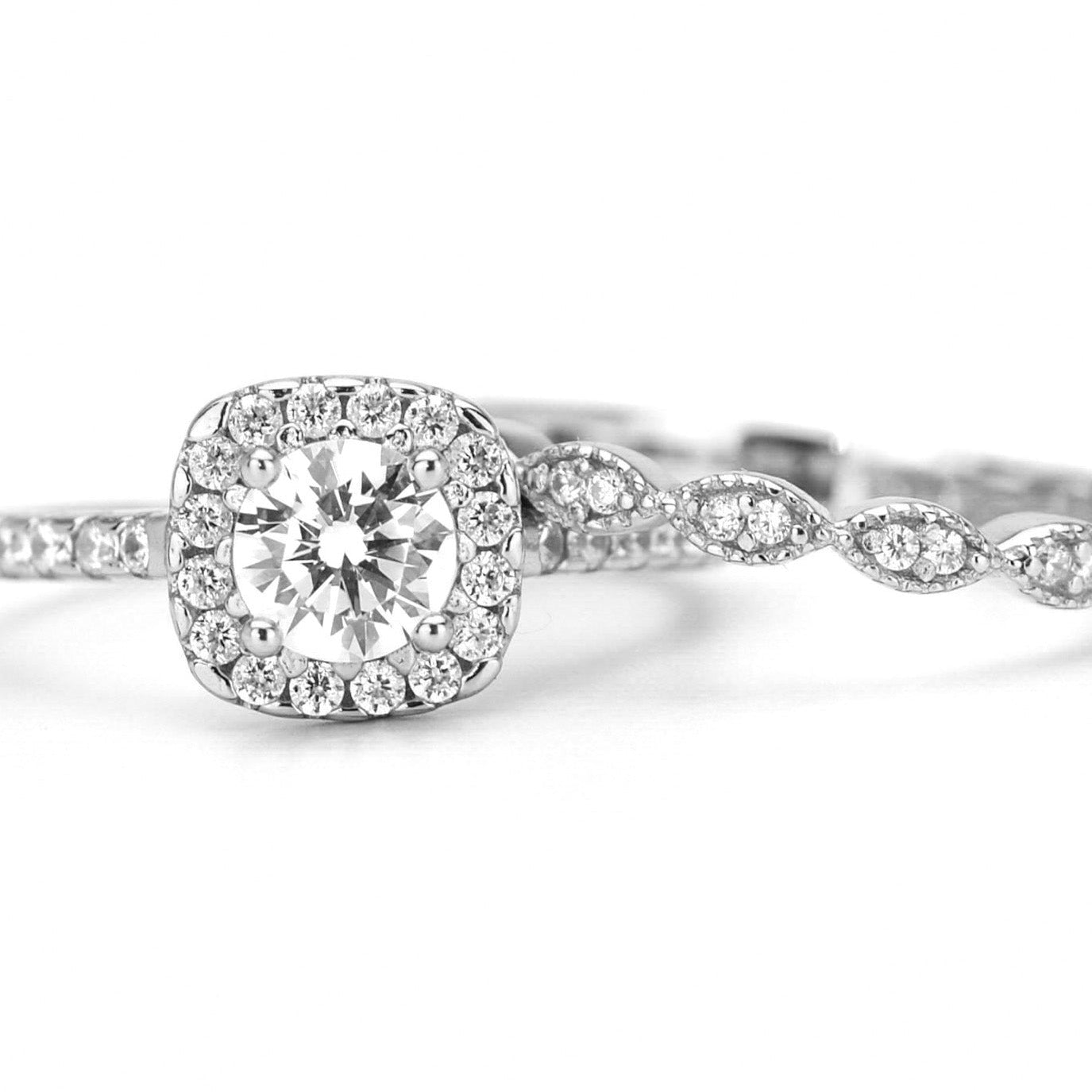 verlovingsring goud, gouden verlovingsring, zilveren verlovingsring, rosegouden verlovingsring, ring met stenen, solitaire zilveren ring met solitaire steen, vierkante ring, zilveren vierkante ring, gouden vierkante ring, ringenset goud, zilveren ringenset solitaire