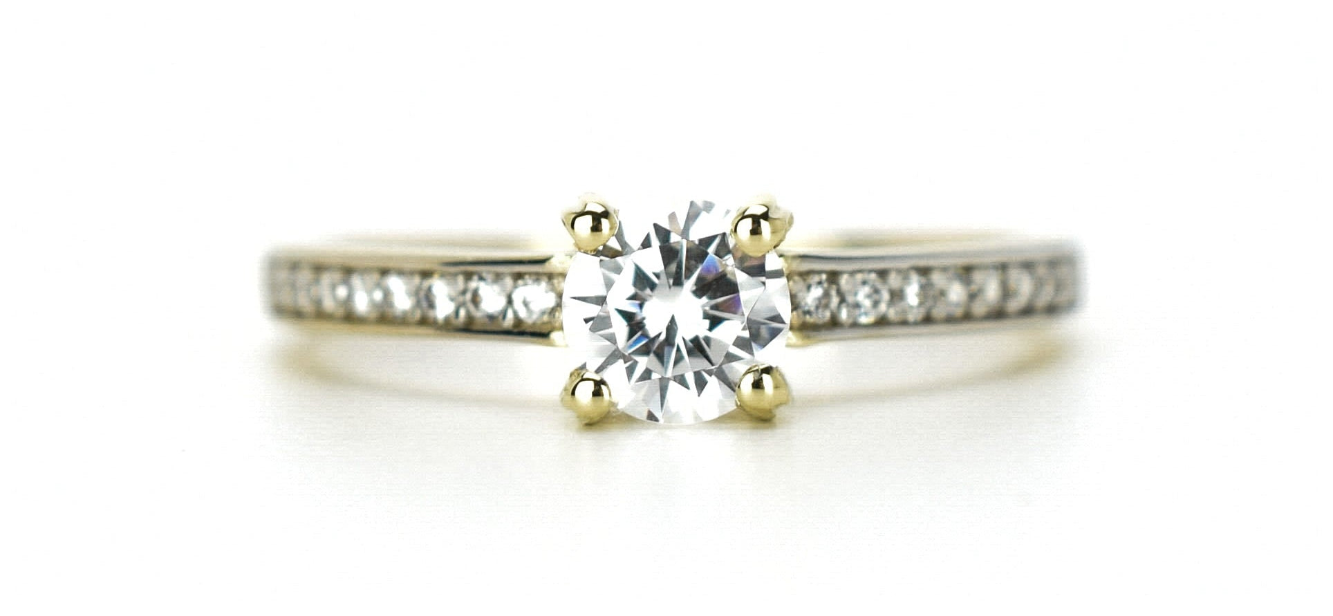 14k verlovingsring, ring goud voor vrouwen, trouwring goud, swarovski ring, swarovski ring goud,ring met steen, 14k gouden ring met stenen, solitaire gouden ring, luxe gouden ring
