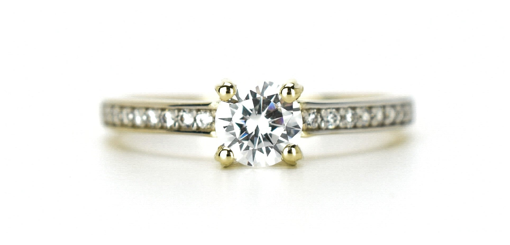 14k verlovingsring, ring goud voor vrouwen, trouwring goud, swarovski ring, swarovski ring goud,ring met steen, 14k gouden ring met stenen, solitaire gouden ring, luxe gouden ring