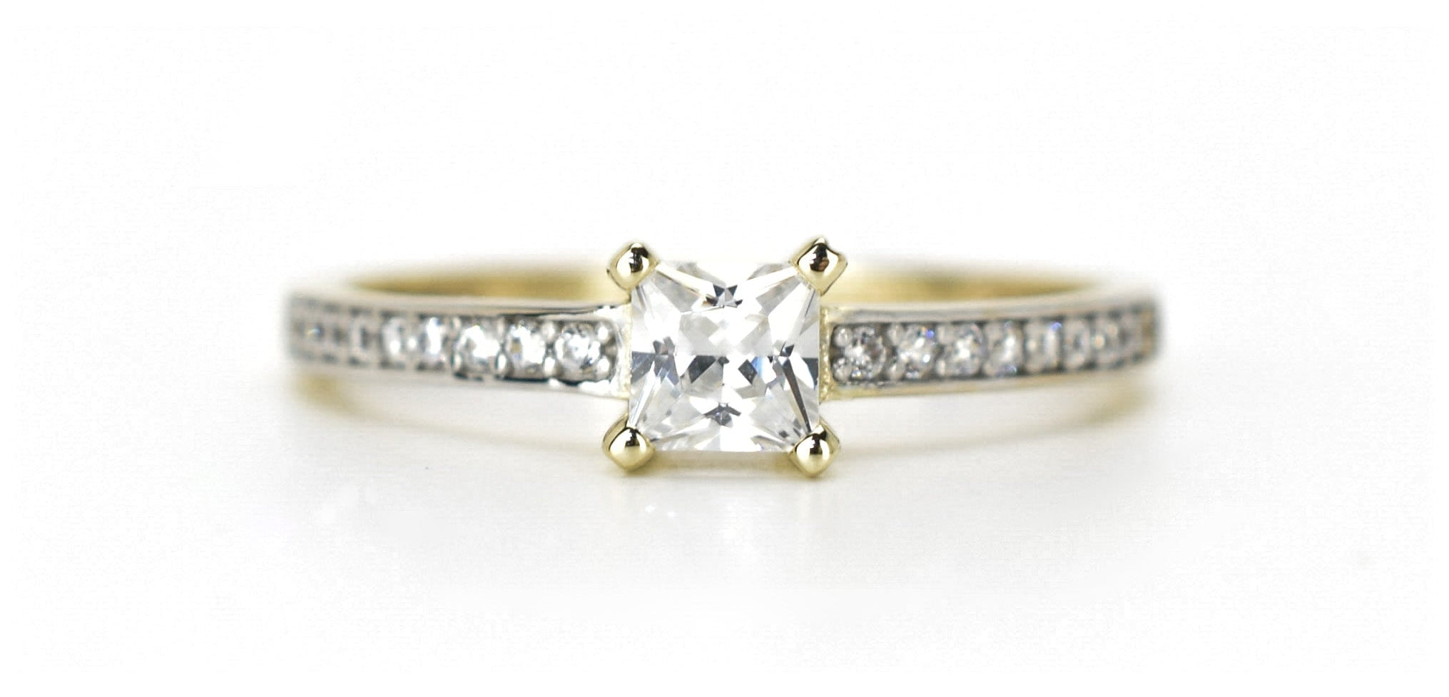 Vierkante ring met stenen, swarovski ring, 14k gouden ring, gouden ring met stenen, vierkante gouden ring, geelgouden ring voor dames, verlvongs ring met vierkante steen, gouden verlovingsring, cadeau voor jezelf, cadeau voor haar, gouden sieraden, trouw ring goud