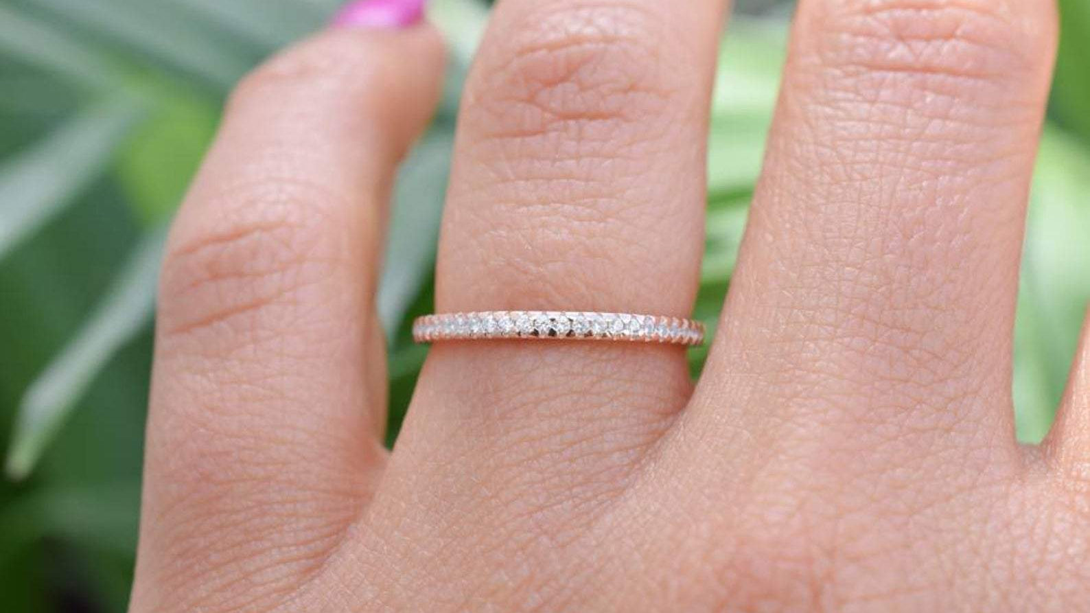 dunnen ring, 18k gouden ring, aanschuifring goud, stapelring goud, fine jewelry, gold ring, 18k Gold Ring, aanschuifring goud, zilveren aanschuifring, ring met stenen, infinity ring rosegoud, trouwring zilver