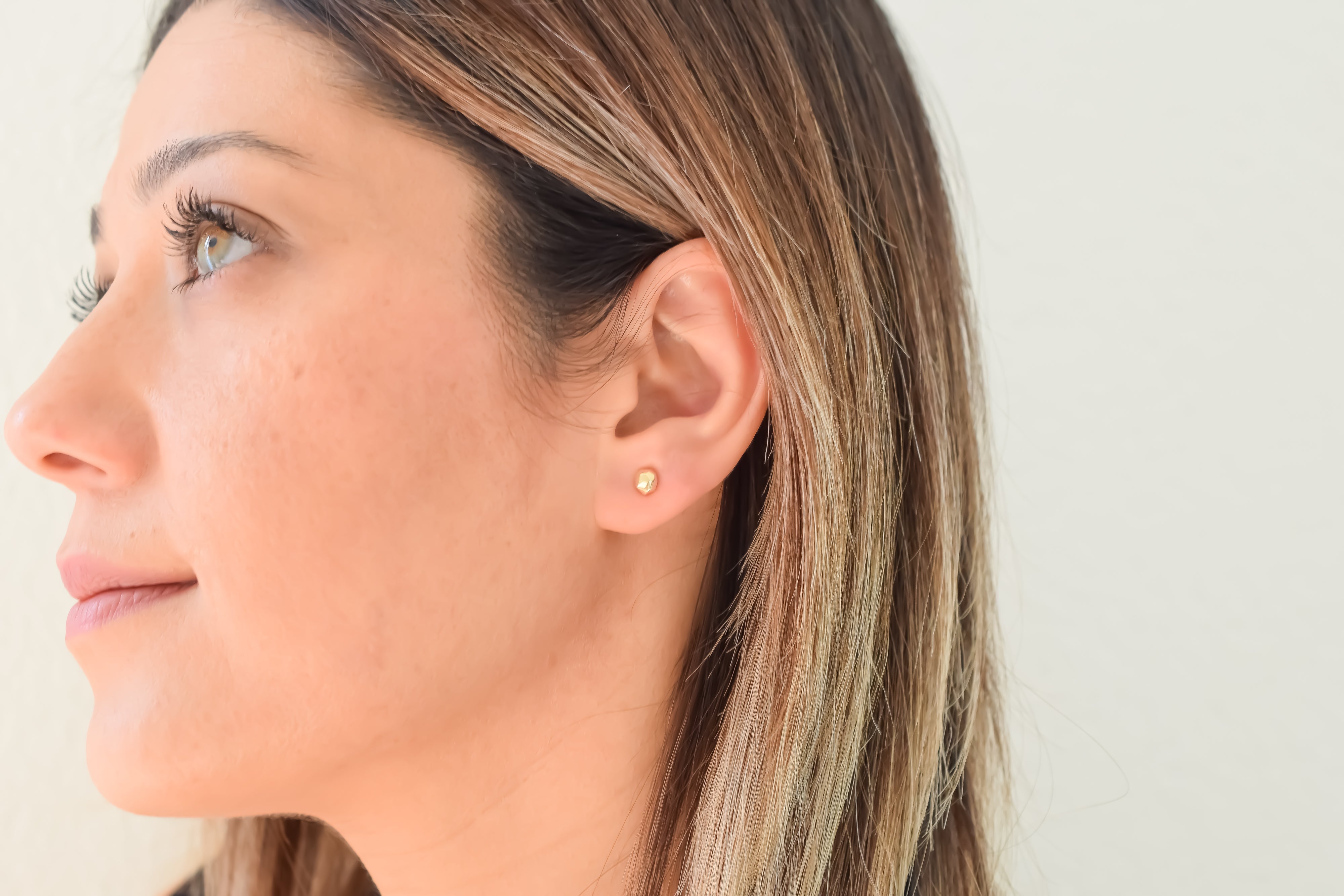 14k oorbellen, oorbellen goud aparte vorm, unieke oorknoppen 14 karaat goud, dames oorbellen goud, sierlijke oorbellen goud, dames oorknoppen 14 karaat