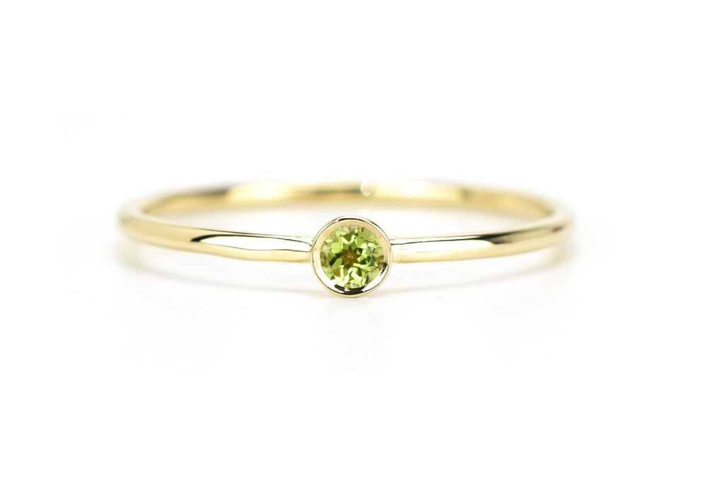 Peridoot ring, gouden peridoot ring, aanschuifring goud, 14k goud ring groene steen