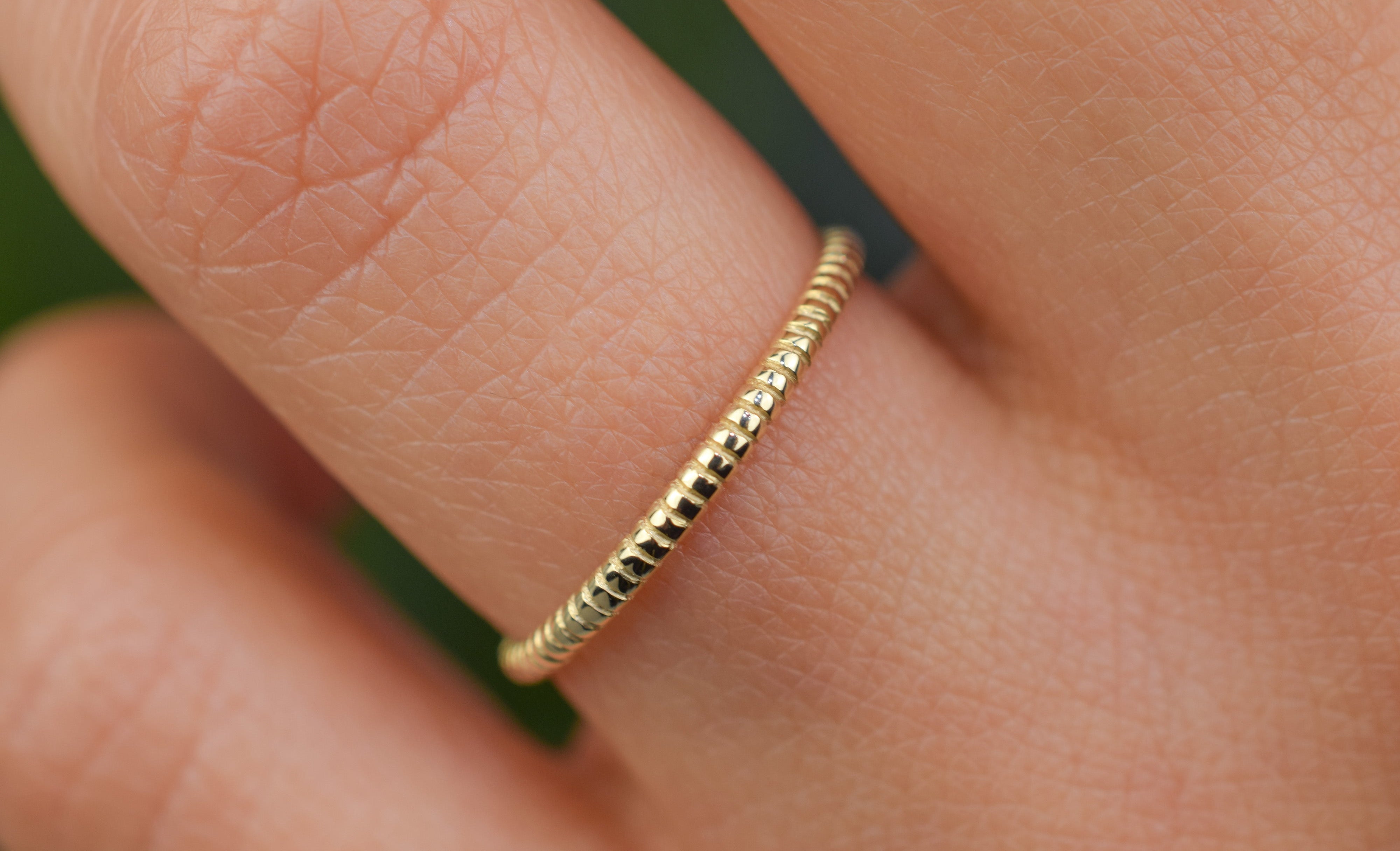 Aanschuifring, ronde ring, 14k gouden ring, subtiele ring, 14k ring, 585 gouden ring, ribbel ring, stacking ring, gouden ribbel ring