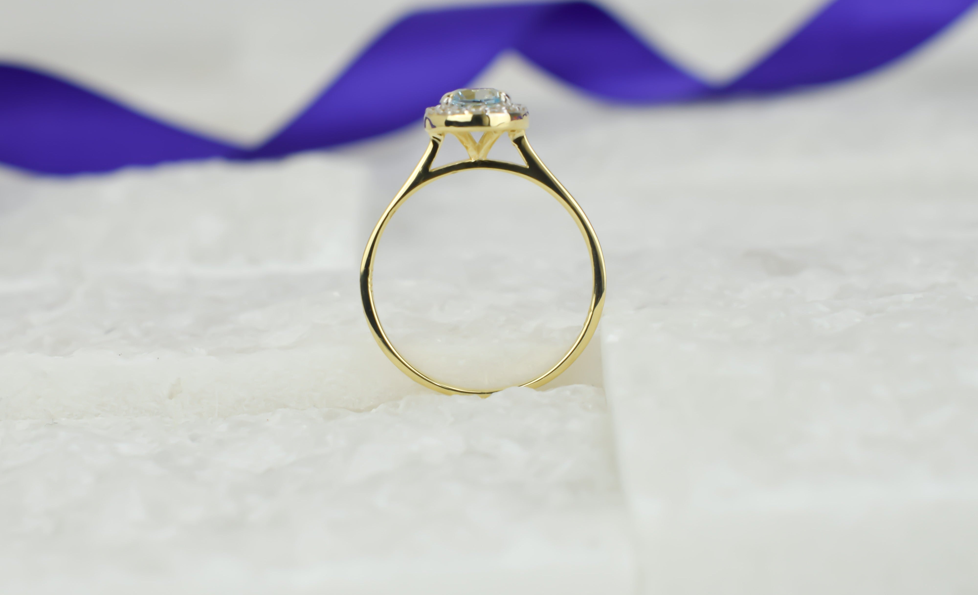 14k swarovski ring, swarovski goud, swarovski topaas ring, ring birthstone, november geboortesteen, ronde topaas ring, 14k gouden ring, 14k ronde blauwe steen ring