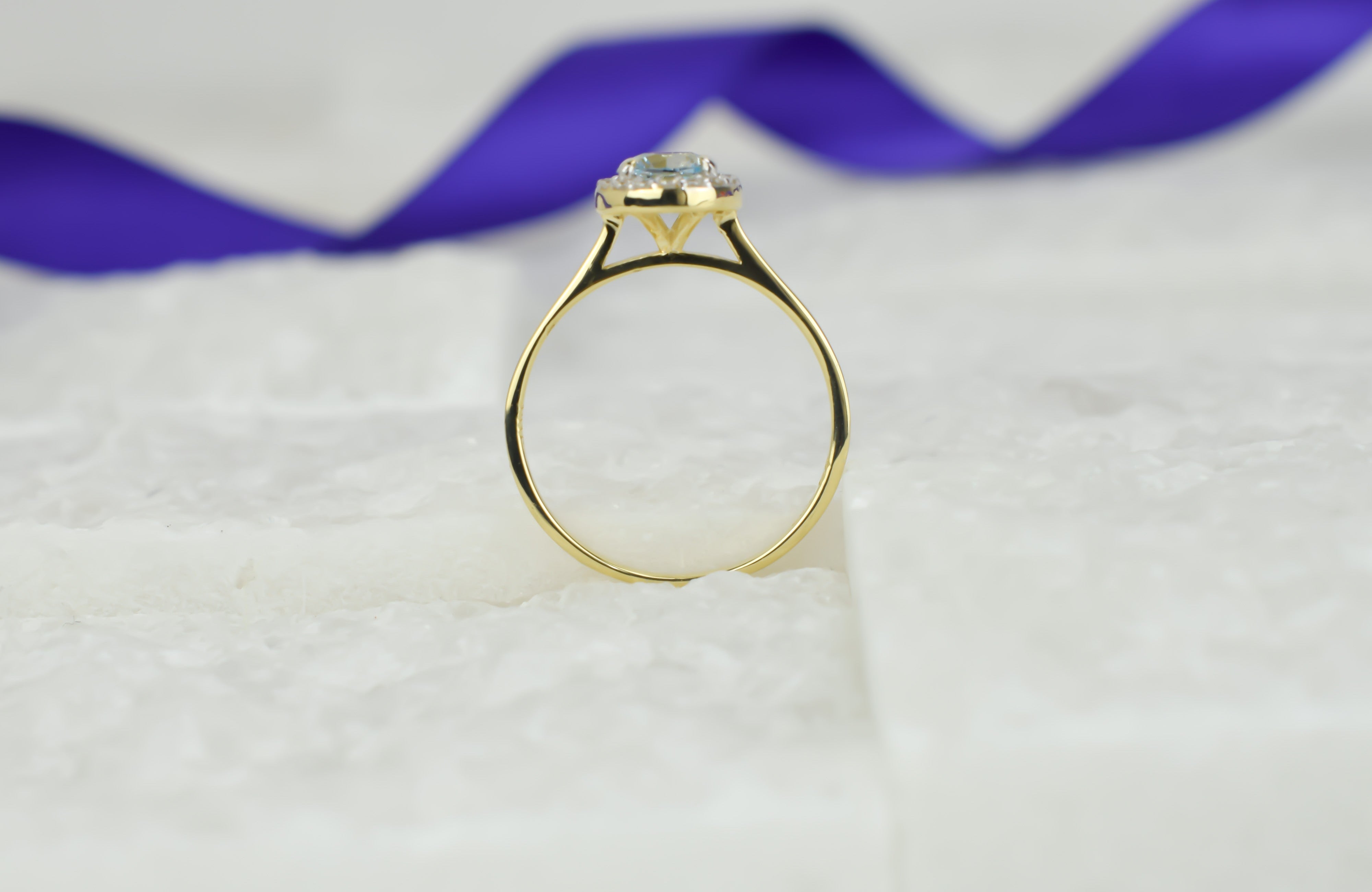 14k swarovski ring, swarovski goud, swarovski topaas ring, ring birthstone, november geboortesteen, ronde topaas ring, 14k gouden ring, 14k ronde blauwe steen ring