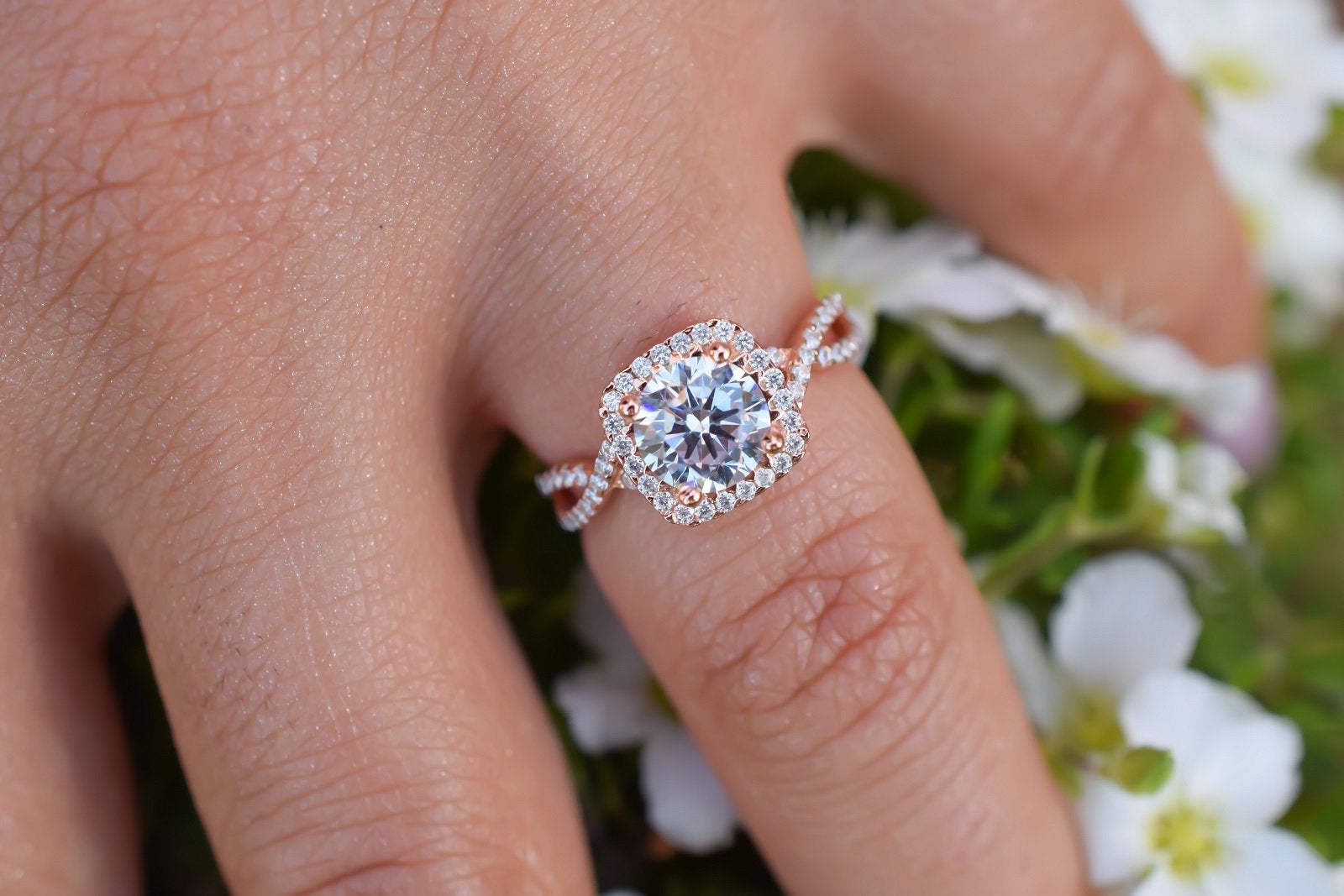 gouden ring, viekante gouden ringm infinity ring, verlovingsring, bemyjewels, vierkante grote steen ring, twisted ring goud, unieke verlovingsring, vierkante zilveren ring, ring met vierkante steen, ring met dubbele band, ring met stenen rosegoud, ring met stenen zilver