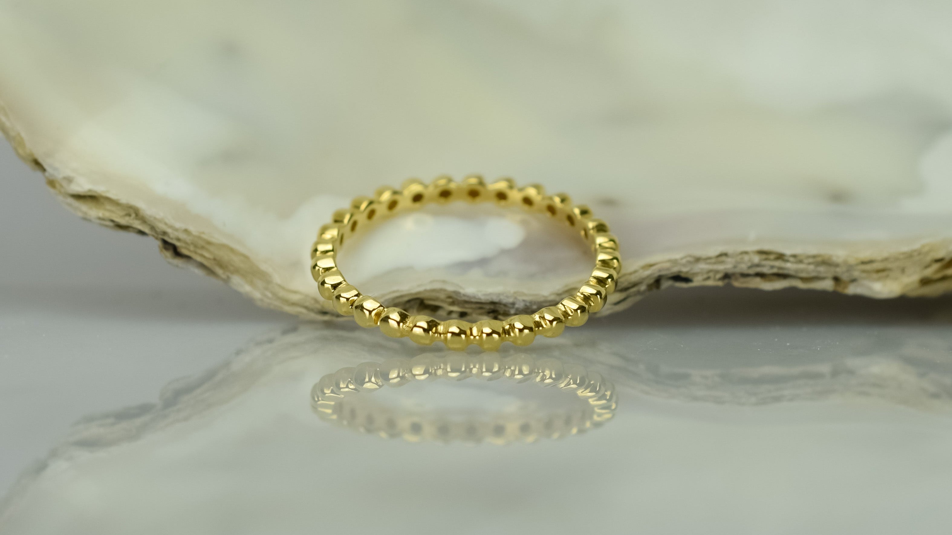 bolletjes ring, stapelring goud, aanschuifring goud, luxe ring, 14k gouden balletjes ring, eternity gouden ring